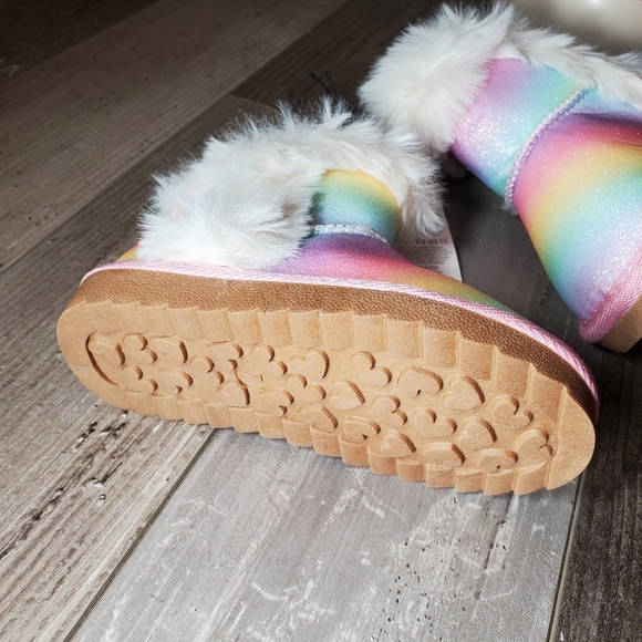 NWT KomforMe Girls Rainbow Pastel Faux Fur Glitter Boots Size 7 Toddler - Picture 8 of 16